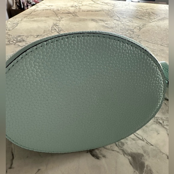 Guess 2-in-1 Amara Crossbody 🩵 - Picture 5 of 8